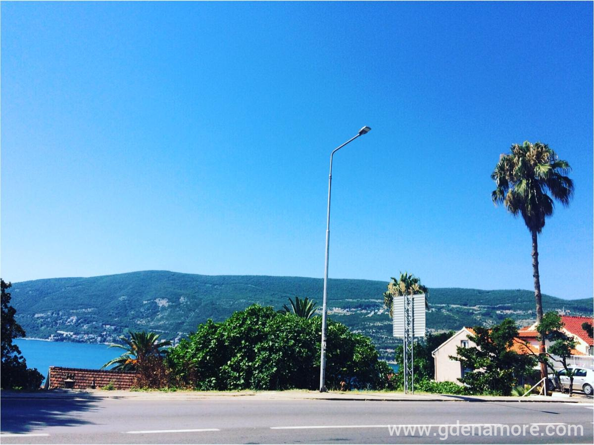 Apartmani,Sobe, privatni smeštaj u mestu Herceg Novi, Crna Gora - Preko puta kuce...