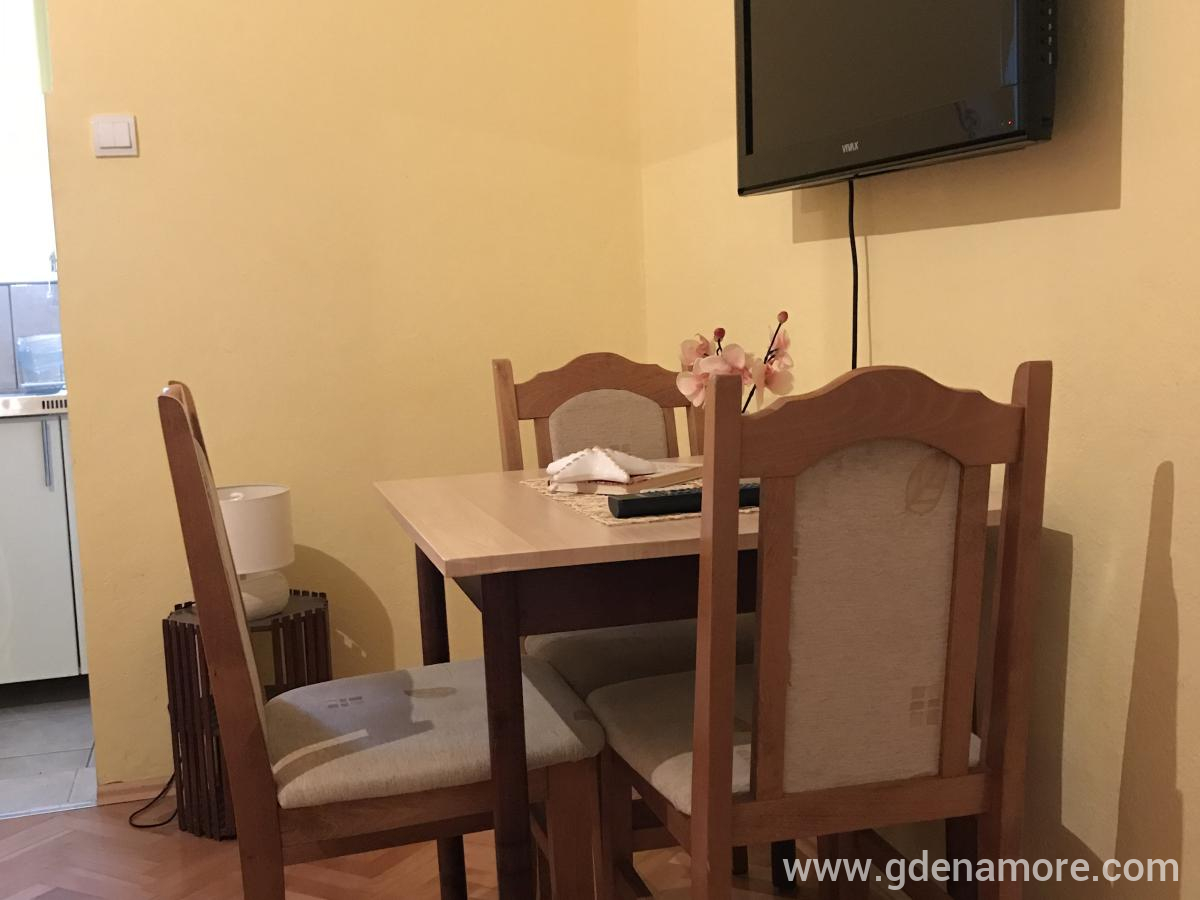 Apartmani,Sobe, privatni smeštaj u mestu Herceg Novi, Crna Gora - Trokrevetni